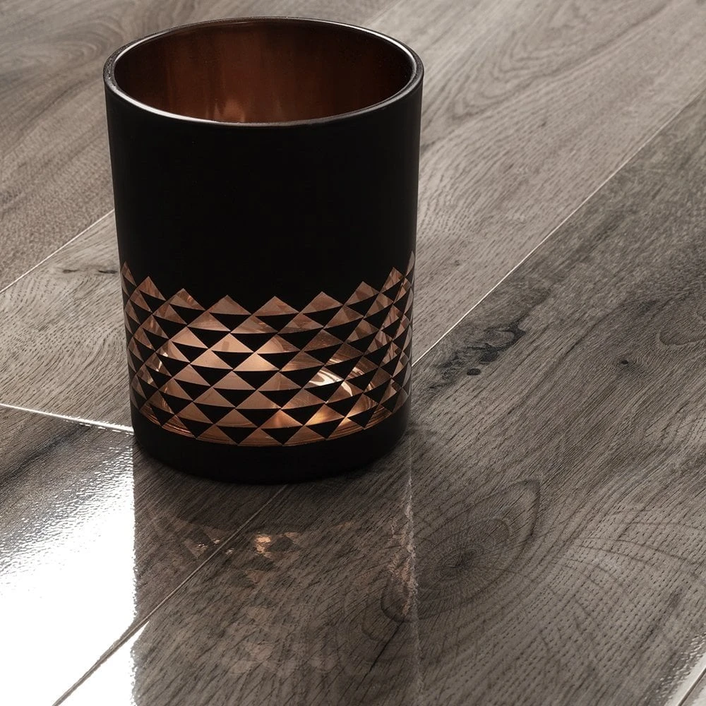 Kaindl Uptown Oak - Easy Touch 8mm High Gloss Laminate Flooring (195588) 7 Kaindl Uptown Oak - Easy Touch 8mm High Gloss Laminate Flooring (195588) - Image 5